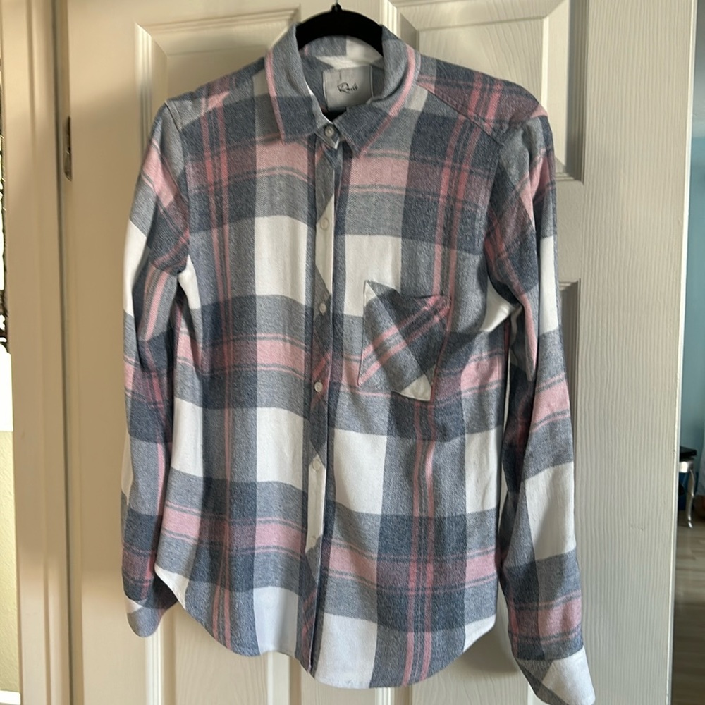 Lightweight blouse in a very soft rayon